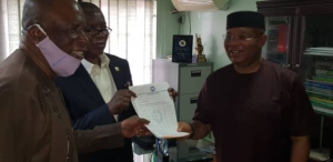 L-R: PSN President, Mazi Sam Ohuabunwa, receiving the signed document from Pharm. Nnamdi Obi, APIN president, in the company of Dr John Nwaiwu, chairman, Pharmacy Tower Committee.